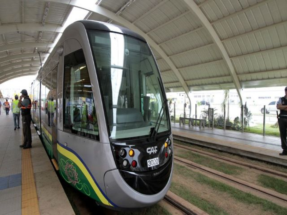 &Uacute;ltimos vag&otilde;es do VLT s&atilde;o transferidos. Preju&iacute;zo de R$ 1 bilh&atilde;o
